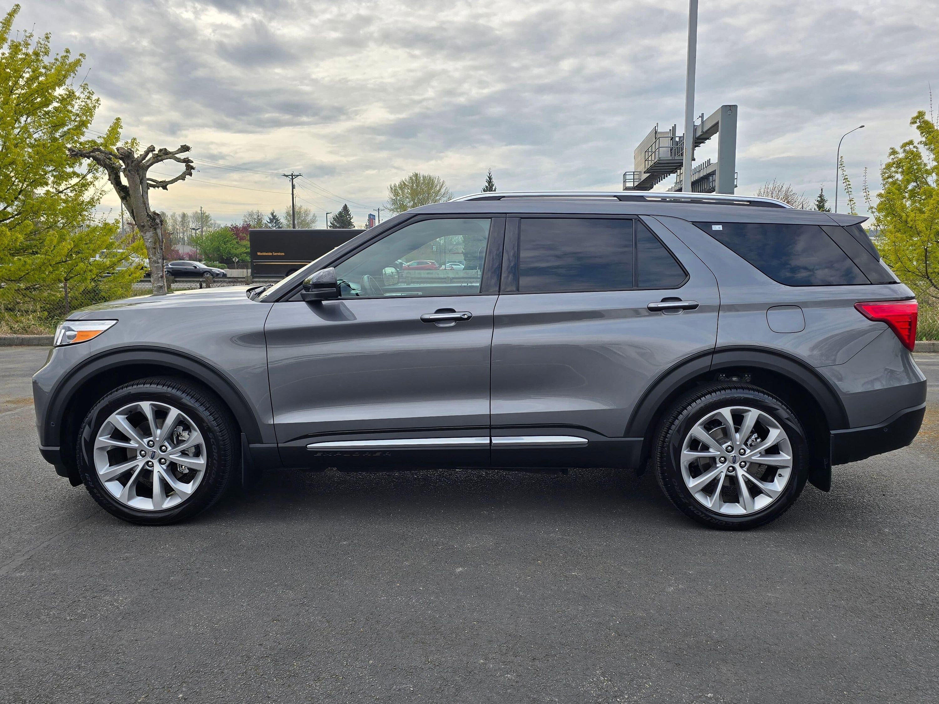 Used 2021 Ford Explorer Platinum w/ Equipment Group 601A image 3