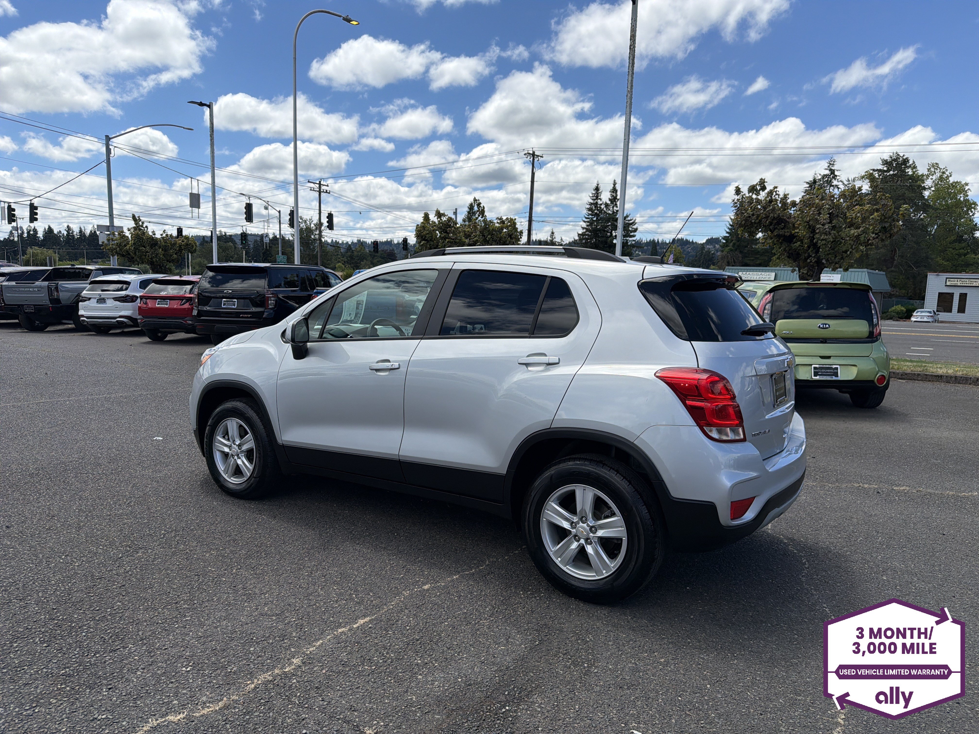 Used 2022 Chevrolet Trax LT w/ LT Convenience Package AWD/4WD image 3
