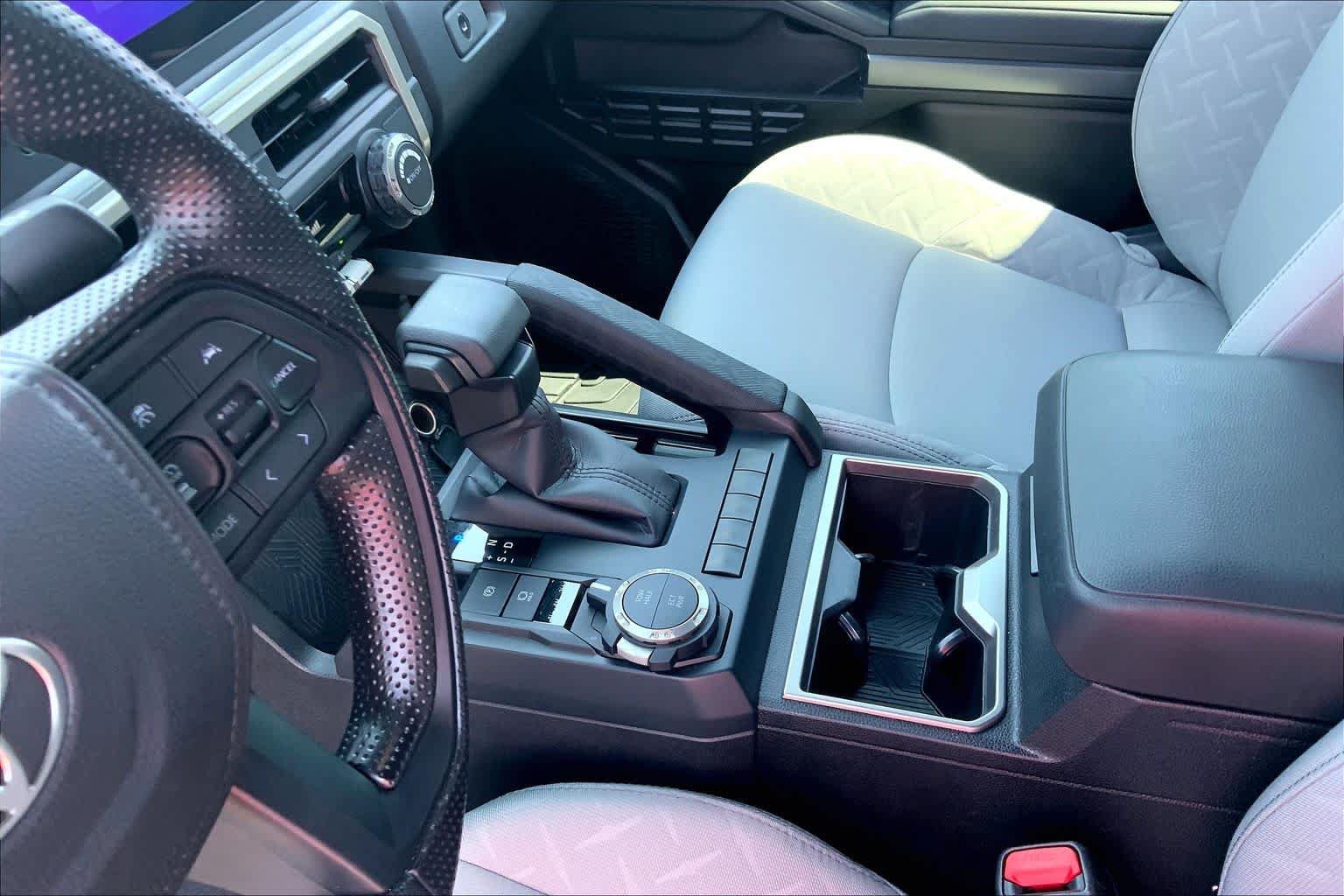 Used 2025 Toyota Tacoma SR5 AWD/4WD image 17