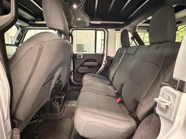 Used 2024 Jeep Wrangler Unlimited Sahara w/ Technology Group AWD/4WD image 19
