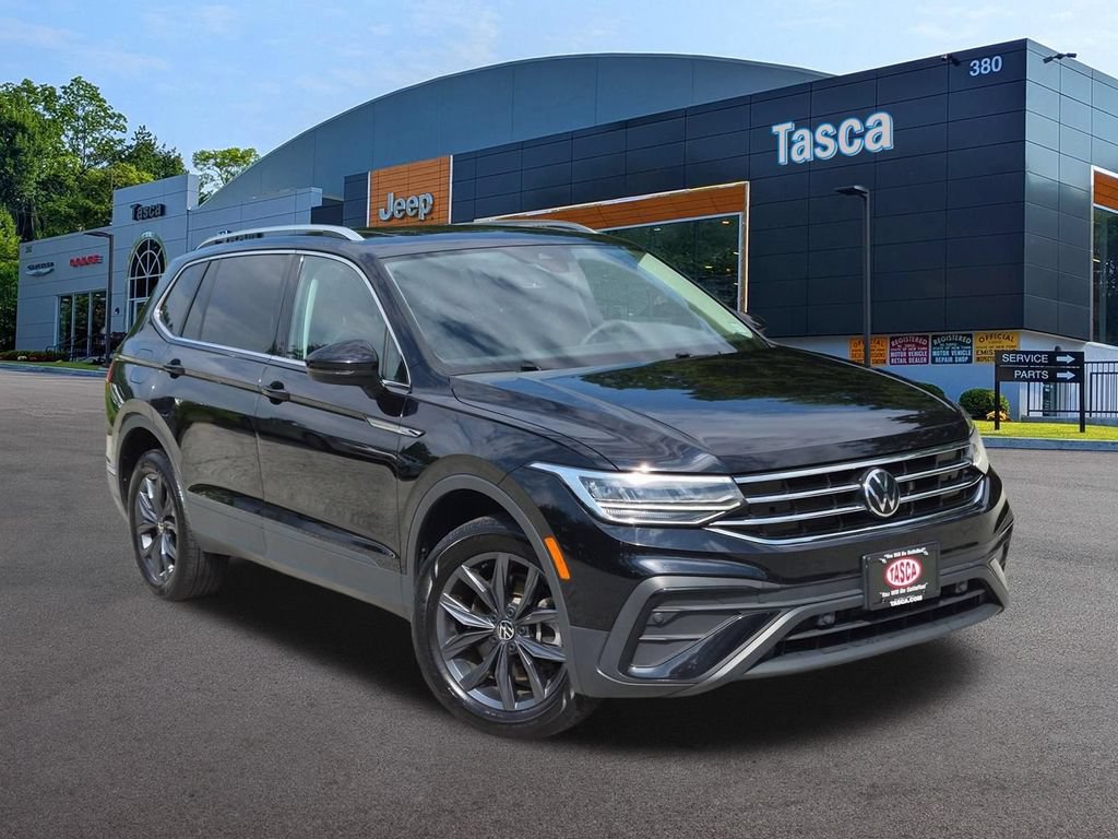 Used 2022 Volkswagen Tiguan SE w/ Panoramic Sunroof Package