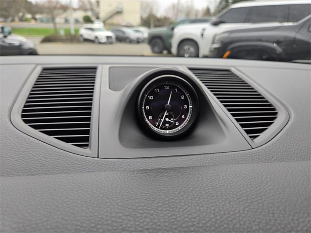 Used 2024 Porsche Macan image 32