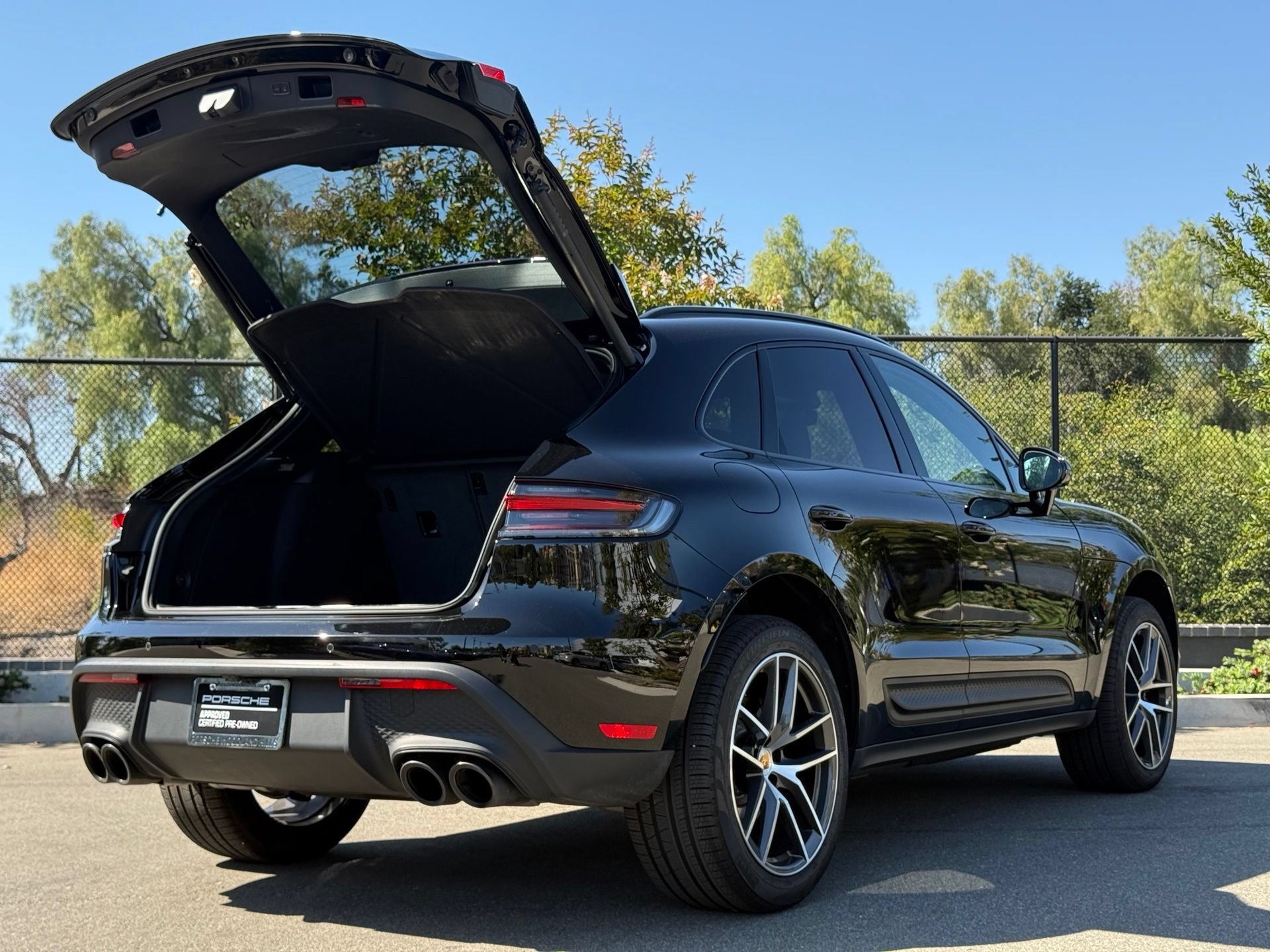 Used 2026 Porsche Macan AWD/4WD image 30