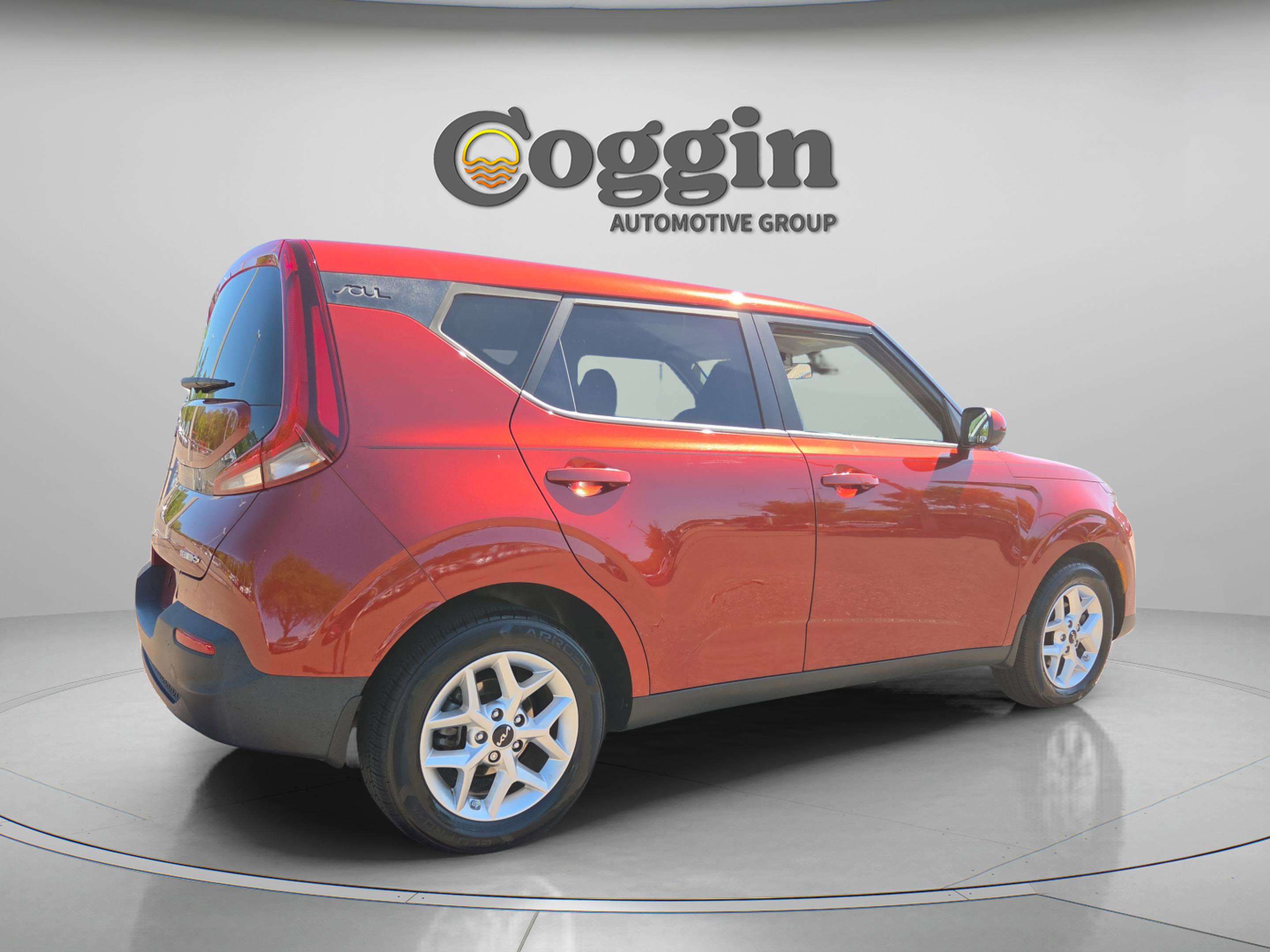 Used 2022 Kia Soul LX w/ Technology Package FWD image 4
