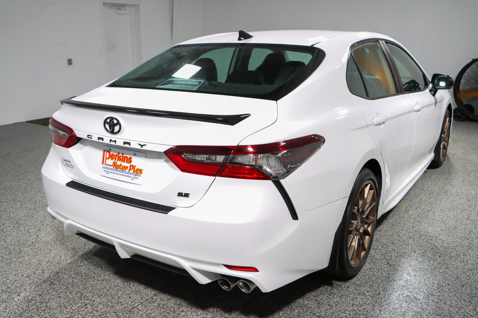 Used 2023 Toyota Camry SE w/ Convenience Package FWD image 7