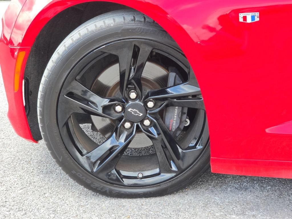 Used 2020 Chevrolet Camaro SS RWD image 11