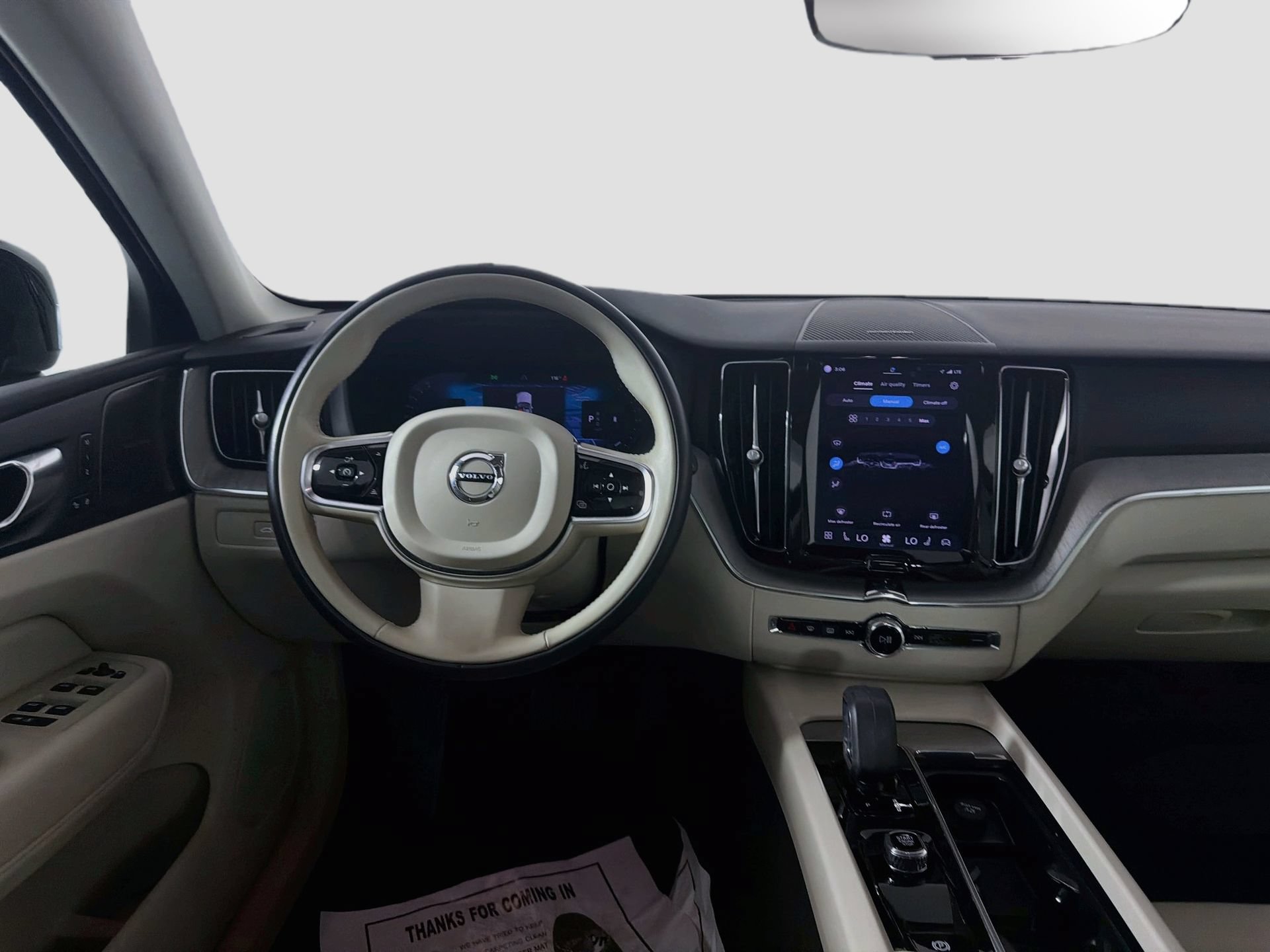 Certified 2024 Volvo XC60 B5 Plus AWD/4WD image 24