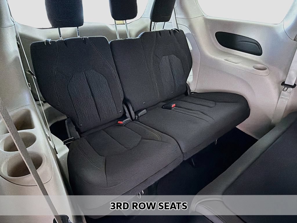 Used 2018 Chrysler Pacifica L FWD image 6
