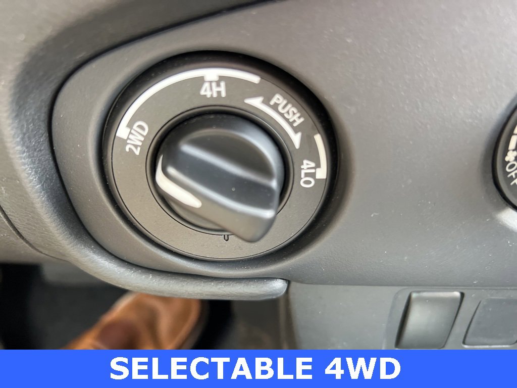 Used 2024 Nissan Frontier SV w/ Technology Package image 23