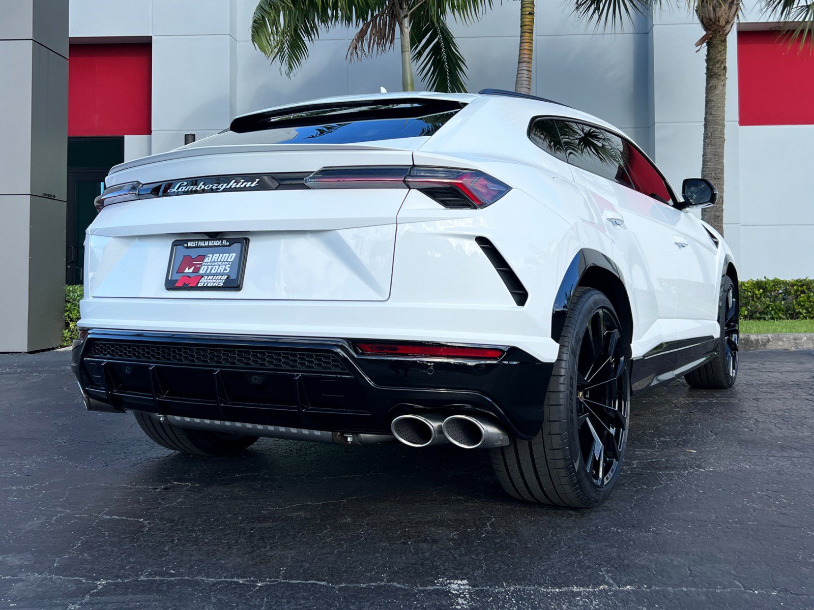 Used 2021 Lamborghini Urus AWD/4WD image 29