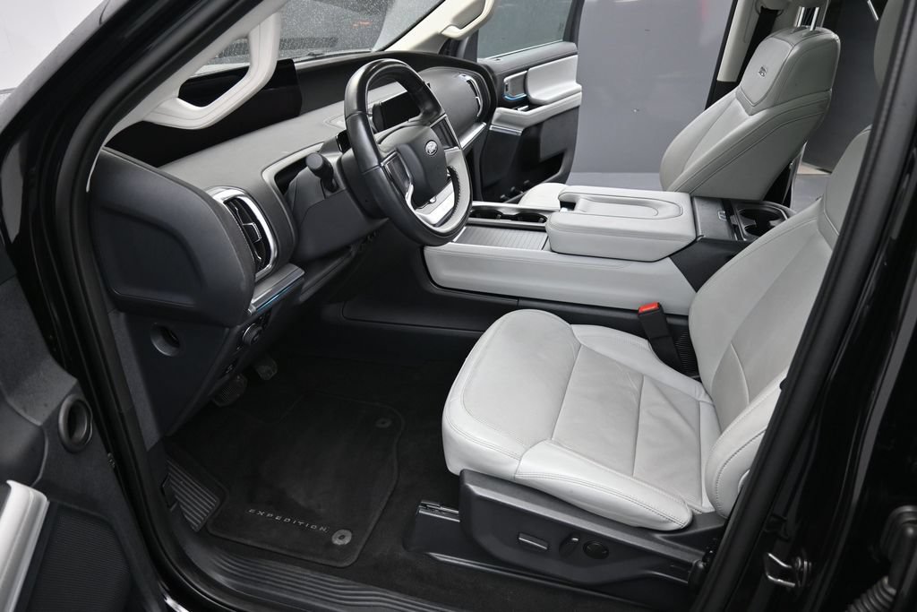 Used 2025 Ford Expedition Max Platinum AWD/4WD image 11