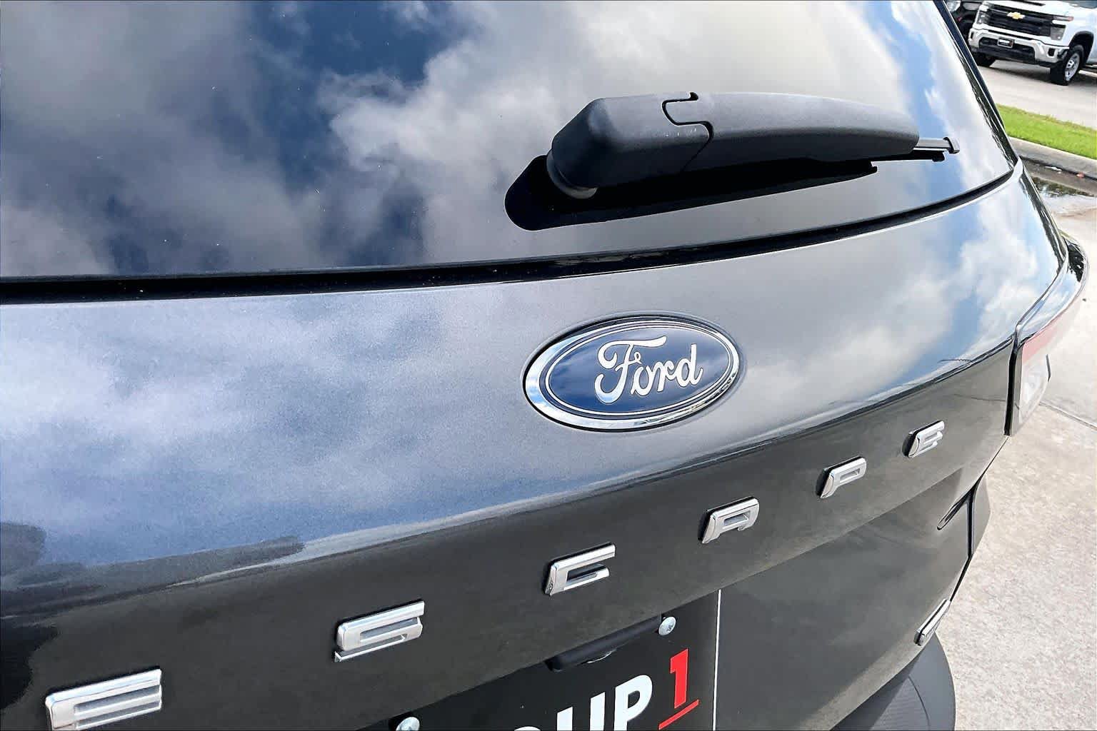 Used 2020 Ford Escape Titanium FWD image 30