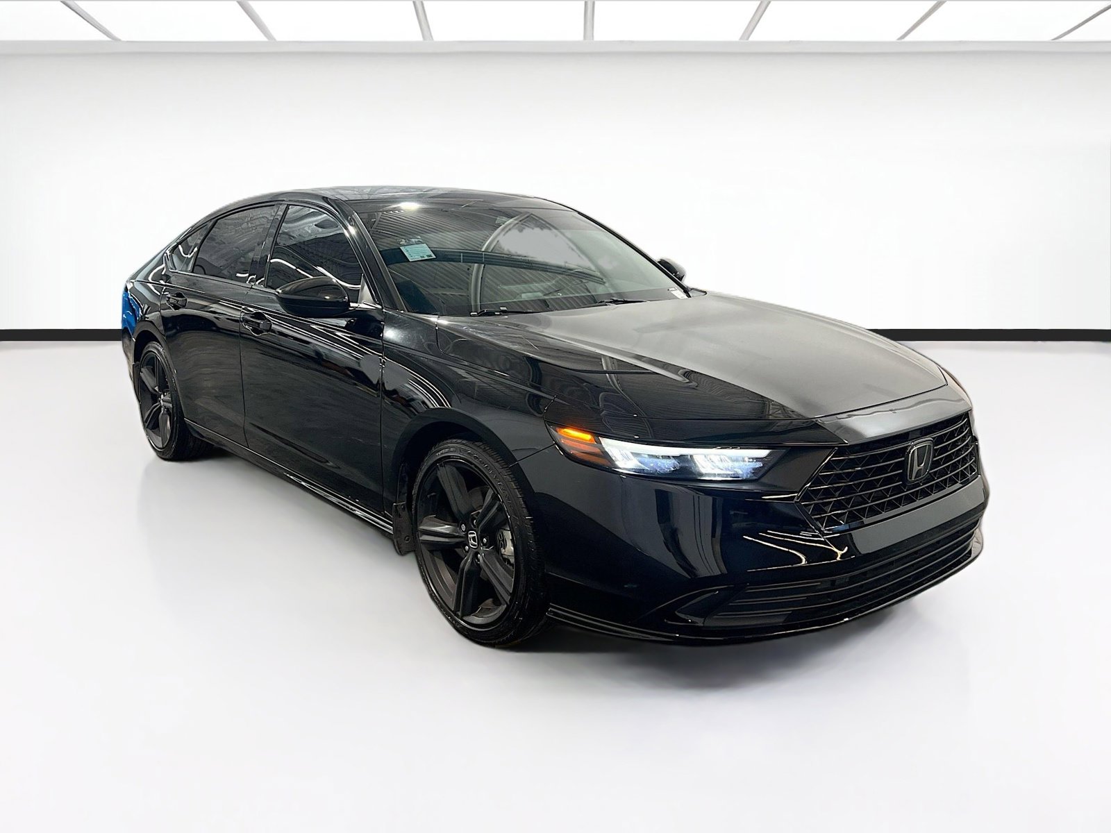 Used 2024 Honda Accord Sport image 3