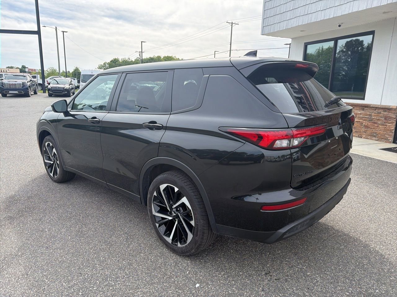 Used 2024 Mitsubishi Outlander SE AWD/4WD image 6