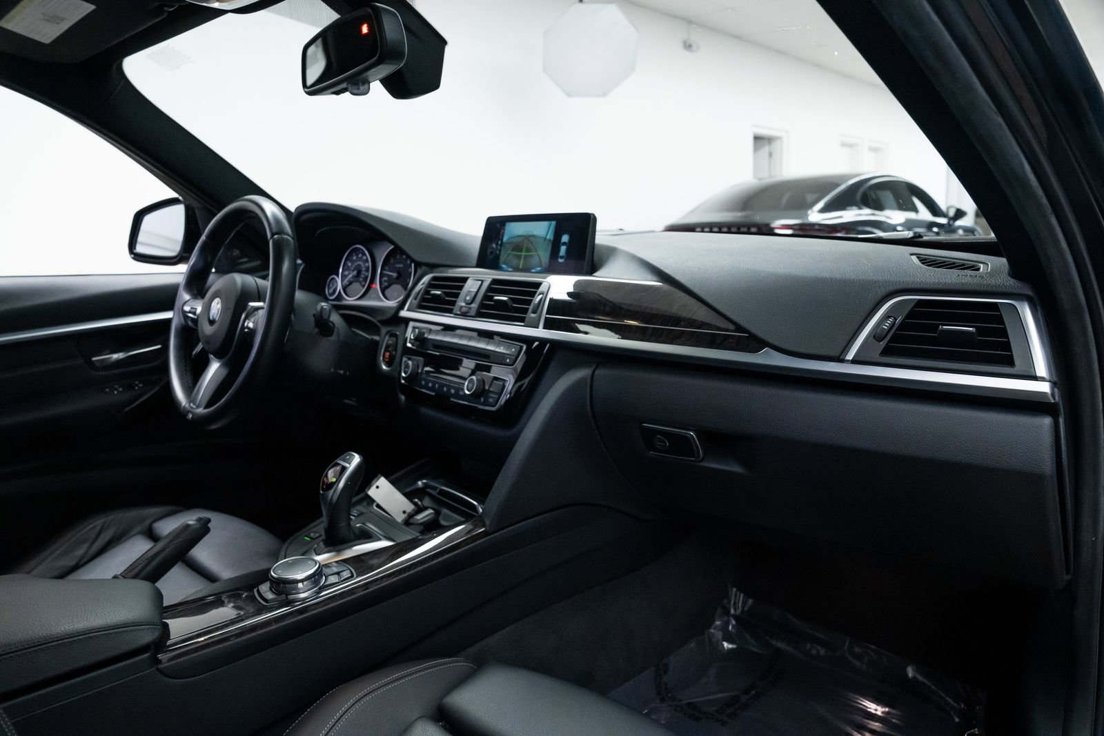 Used 2016 BMW 340i xDrive Sedan w/ Technology Package image 26