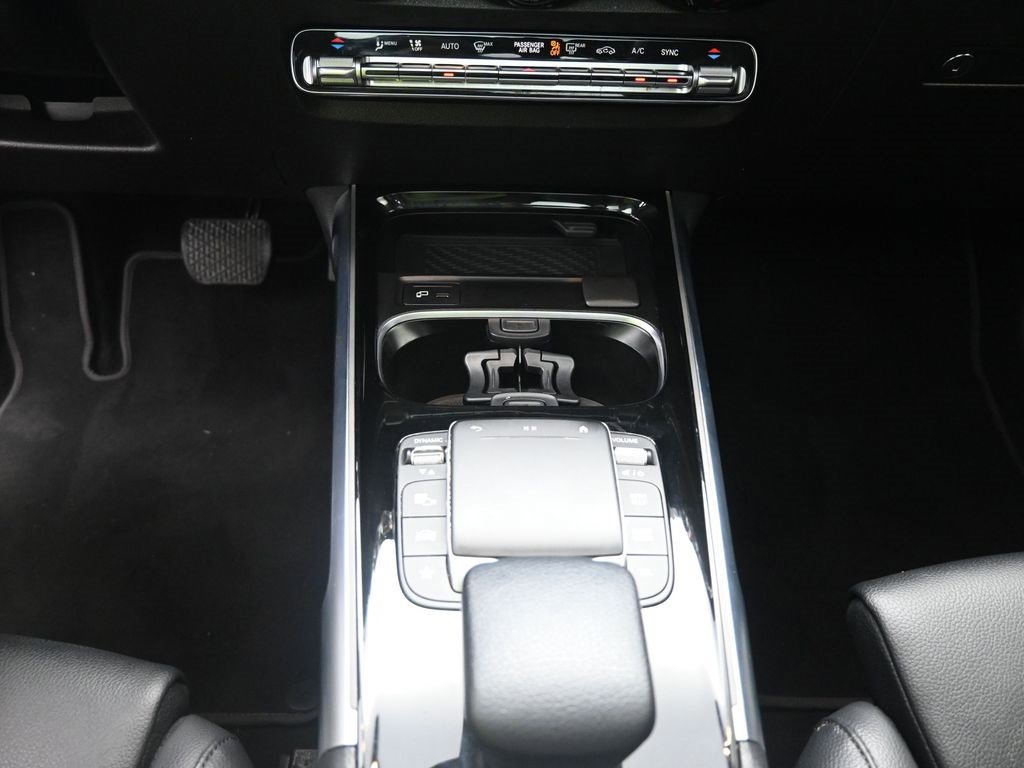 Used 2021 Mercedes-Benz GLB 250 w/ Premium Package image 13
