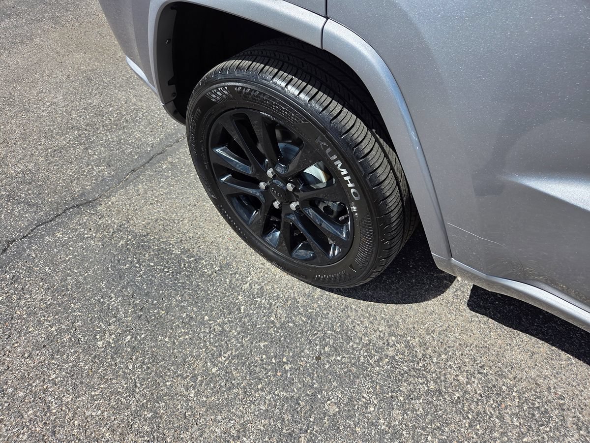 Used 2018 Jeep Grand Cherokee Altitude RWD image 30
