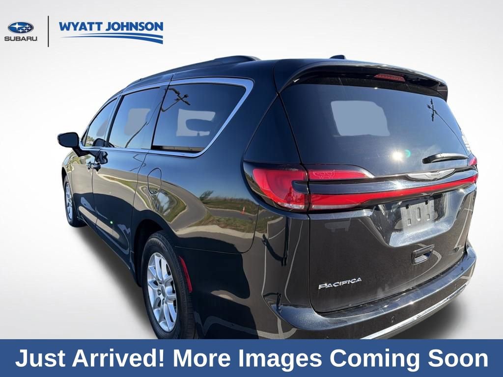 Used 2022 Chrysler Pacifica Touring-L image 3