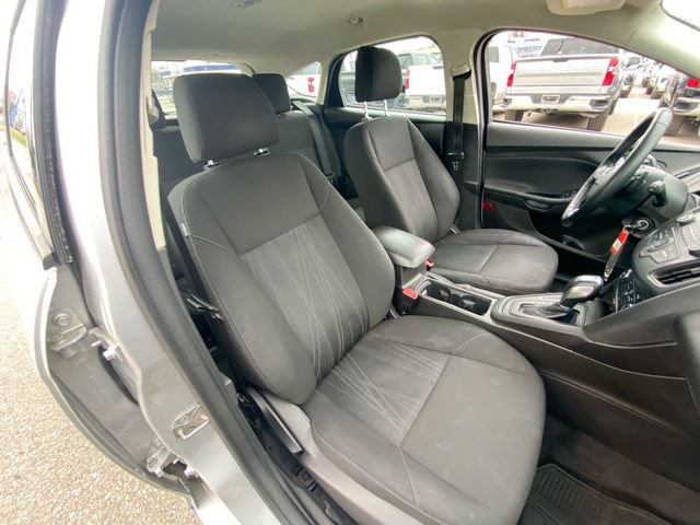 Used 2015 Ford Focus SE w/ SE Sport Package FWD image 13