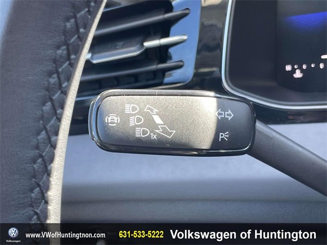 Certified 2025 Volkswagen Jetta SE w/ Sunroof Package image 19