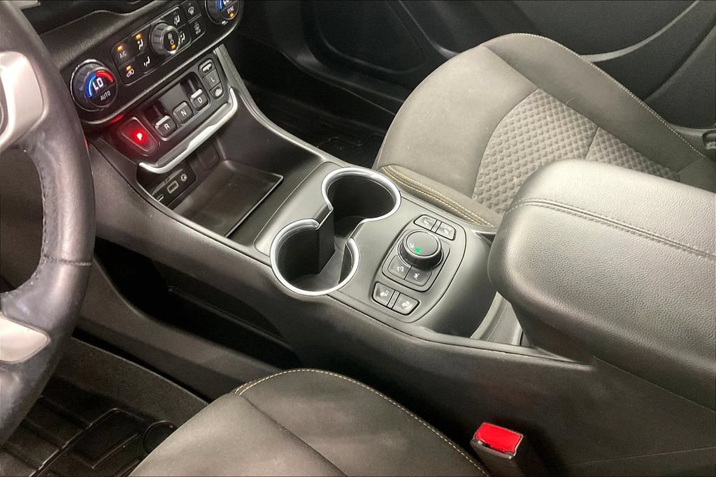 Used 2021 GMC Terrain SLE w/ Driver Convenience Package FWD image 14