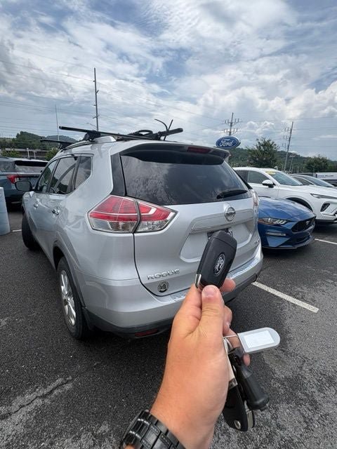Used 2016 Nissan Rogue SV AWD/4WD image 9