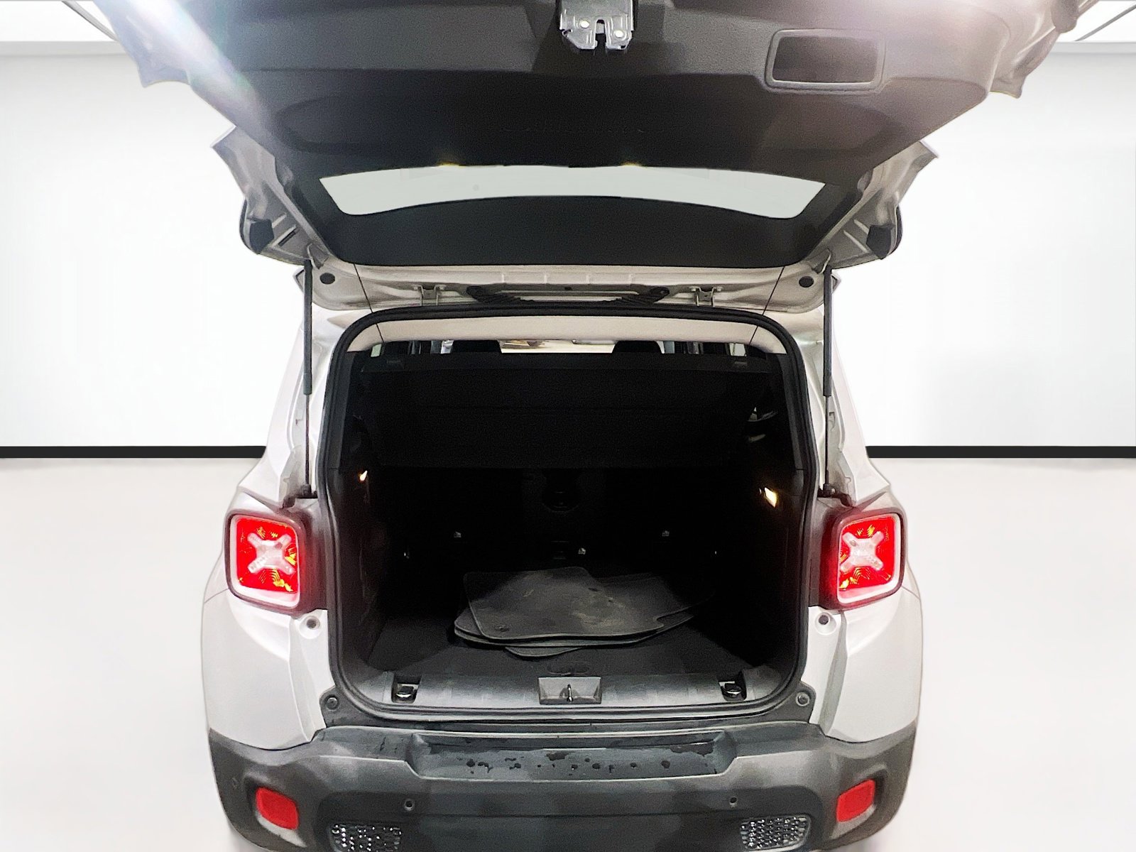 Used 2017 Jeep Renegade Limited w/ Advanced Technology Group image 16