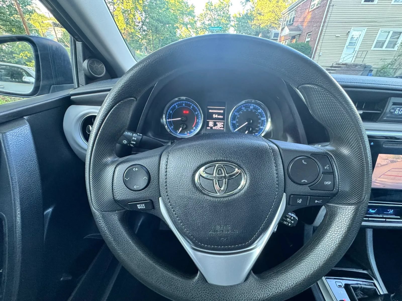 Used 2018 Toyota Corolla LE FWD image 11