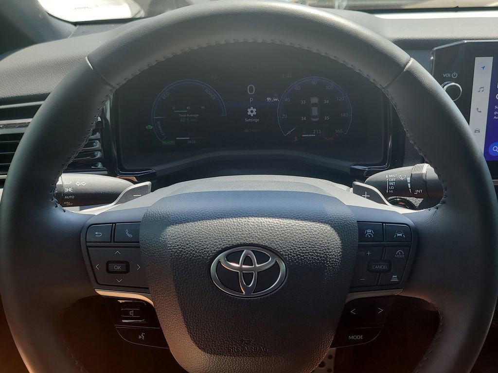 Used 2025 Toyota Camry XSE image 28