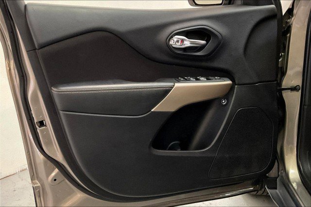 Used 2017 Jeep Cherokee Latitude image 22