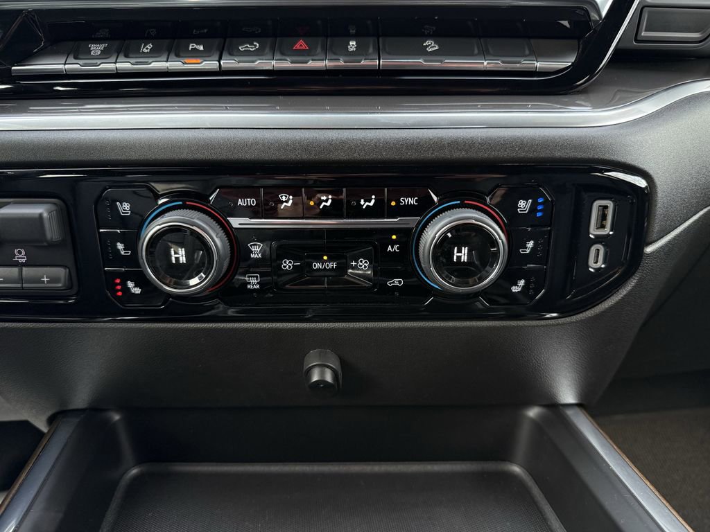 Used 2024 Chevrolet Silverado 3500 High Country w/ Technology Package image 25