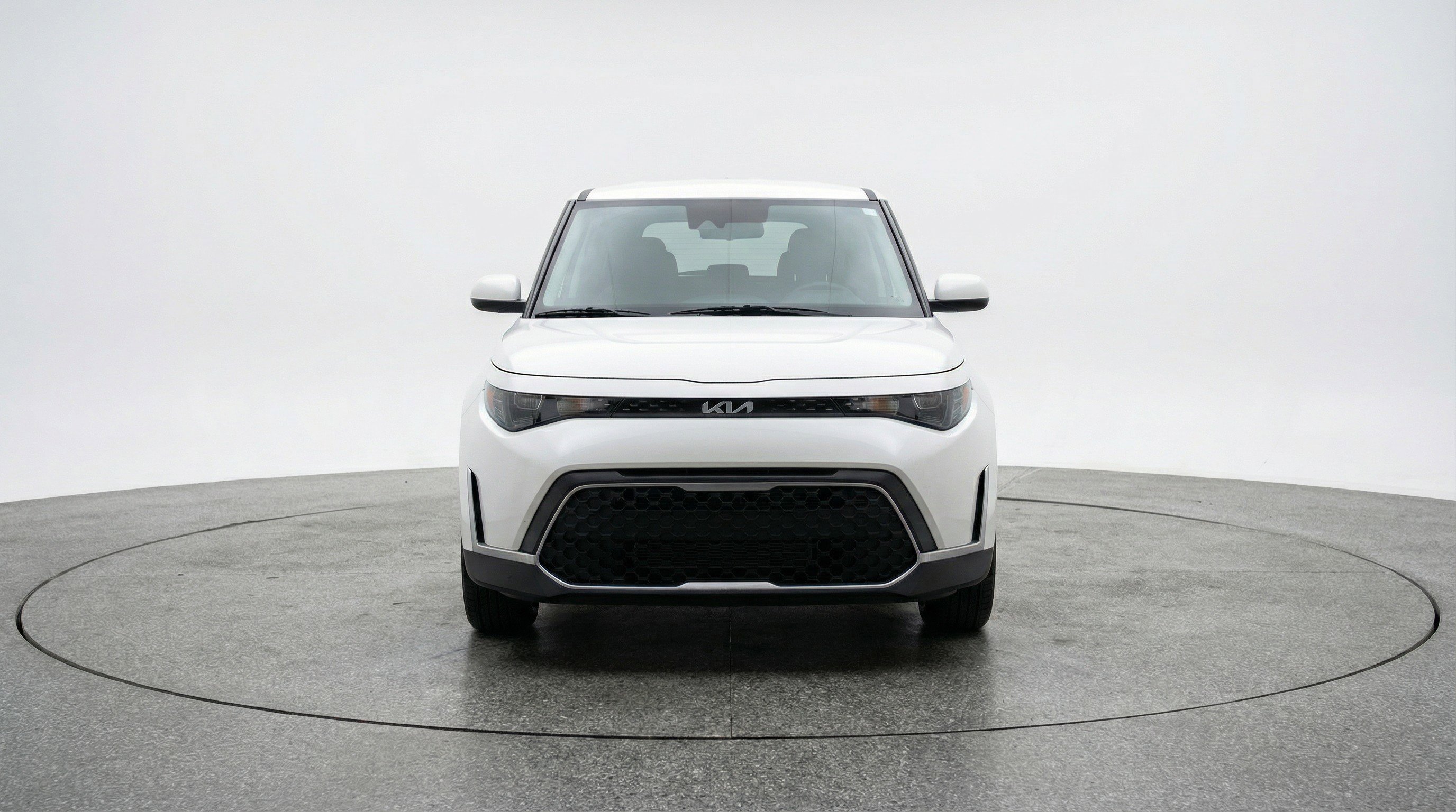 Used 2025 Kia Soul LX w/ LX Technology Package image 2