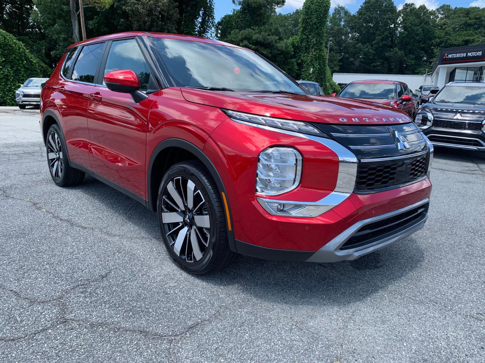 New 2025 Mitsubishi Outlander SE