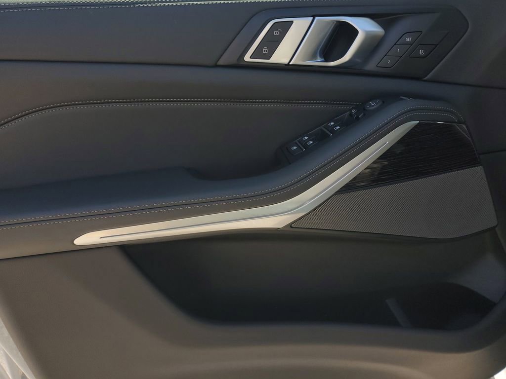 Used 2025 BMW X5 sDrive40i w/ M Sport Package image 21