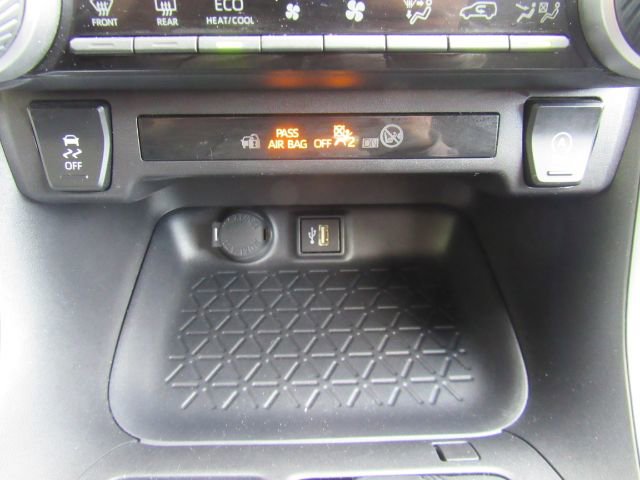 Used 2025 Toyota RAV4 XLE image 46