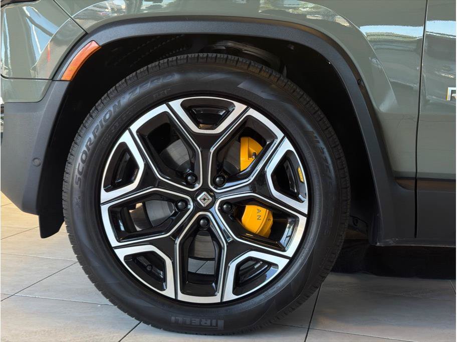 Used 2024 Rivian R1S Launch Edition AWD/4WD image 9