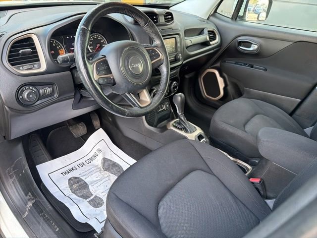 Used 2017 Jeep Renegade Latitude w/ Popular Equipment Group image 18