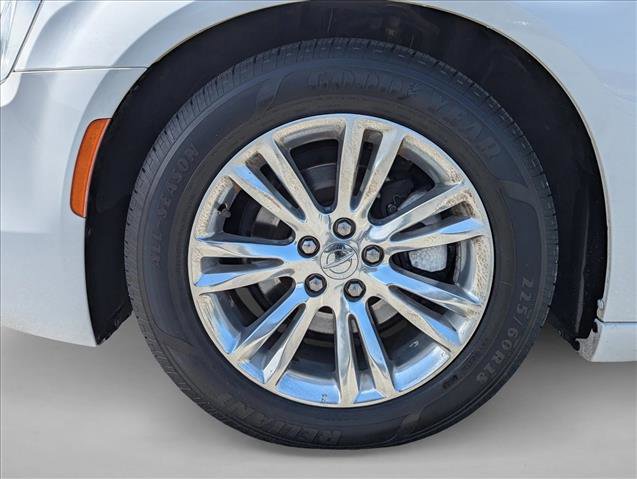Used 2019 Chrysler 300 Touring L w/ Quick Order Package 22F RWD image 9