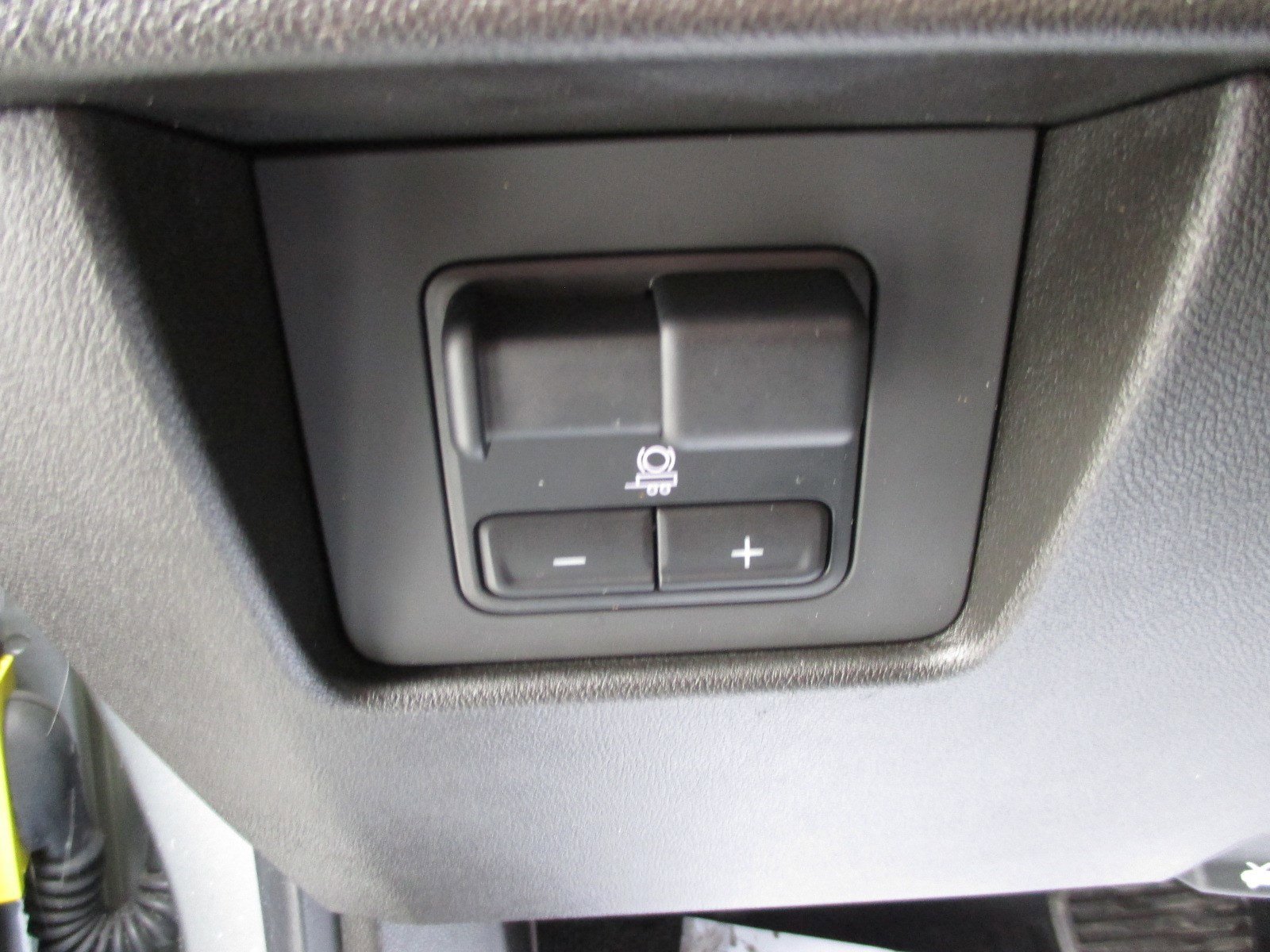 Used 2023 Chevrolet Colorado Z71 w/ Z71 Convenience Package 2 image 16