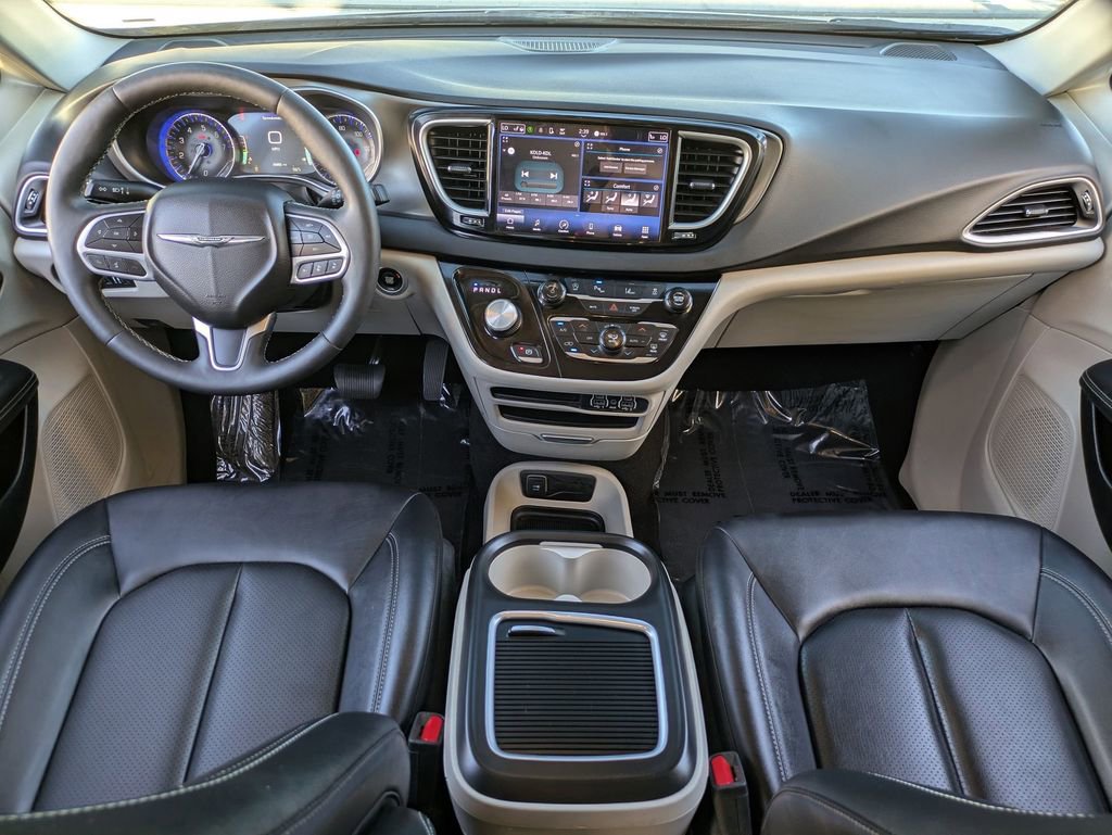 Used 2024 Chrysler Pacifica Touring-L FWD image 25