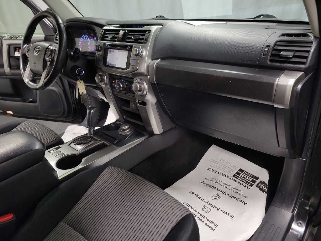 Used 2016 Toyota 4Runner SR5 AWD/4WD image 36