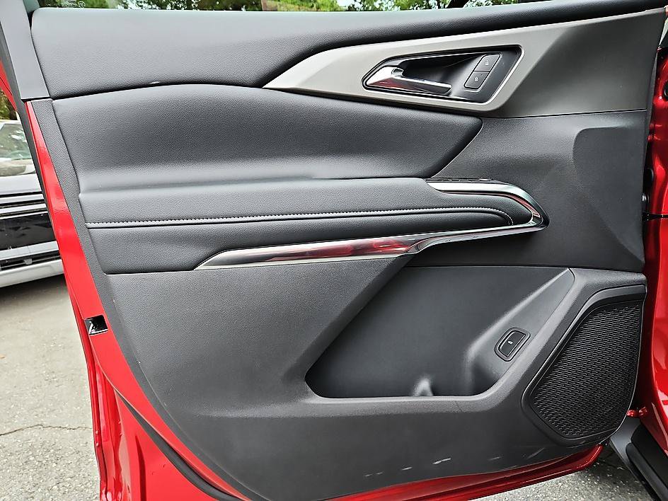 New 2027 Chevrolet Traverse LT FWD image 14