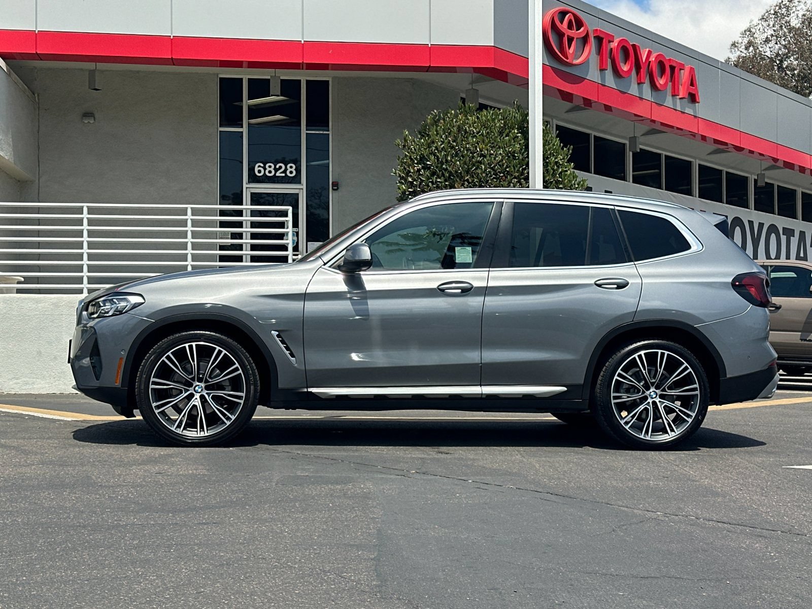 Used 2023 BMW X3 sDrive30i w/ Convenience Package RWD image 2
