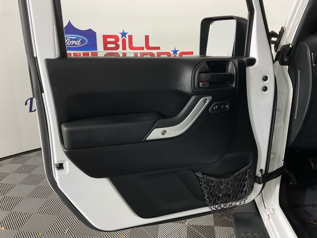 Used 2013 Jeep Wrangler Unlimited Sahara image 12
