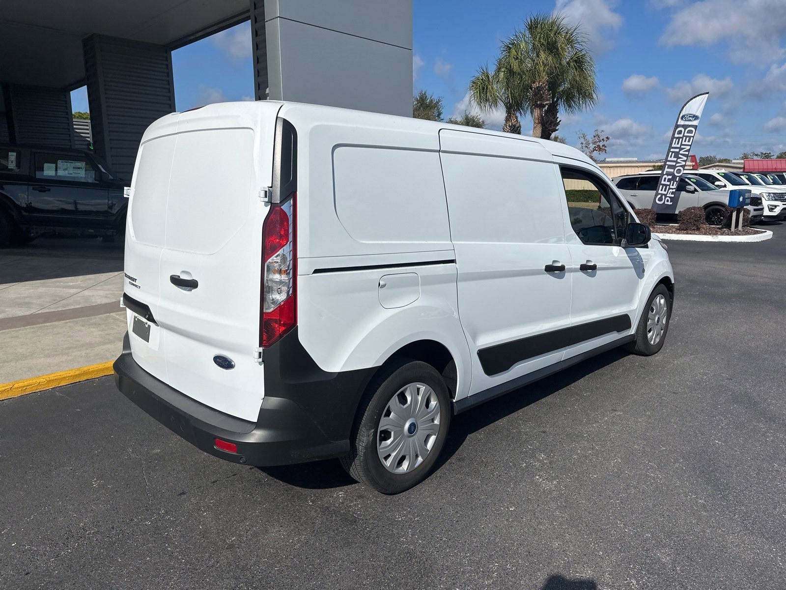 Used 2023 Ford Transit Connect XL image 3