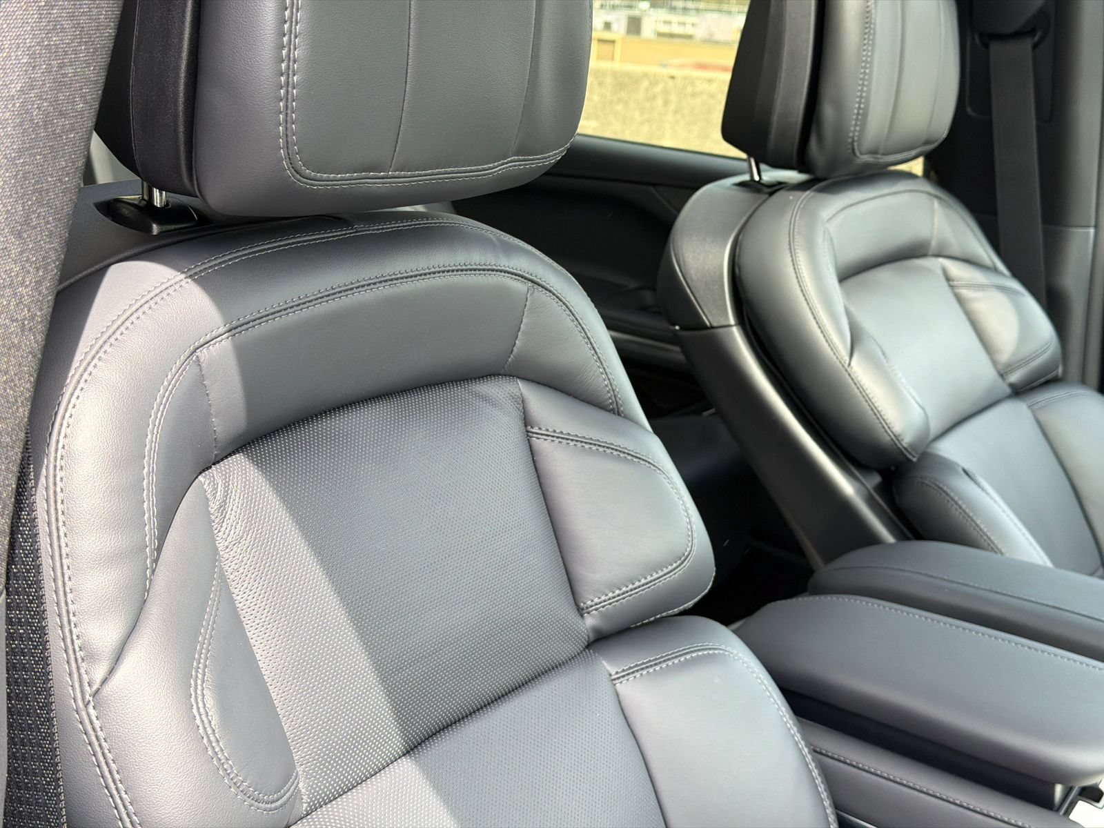 New 2026 Lincoln Navigator Reserve w/ Jet Appearance Package AWD/4WD image 12