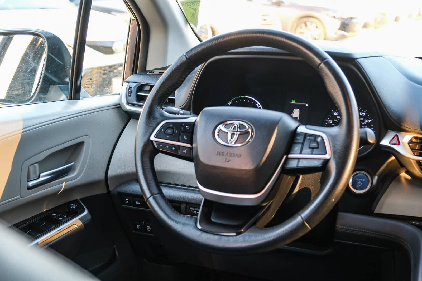 Certified 2024 Toyota Sienna XLE FWD image 17