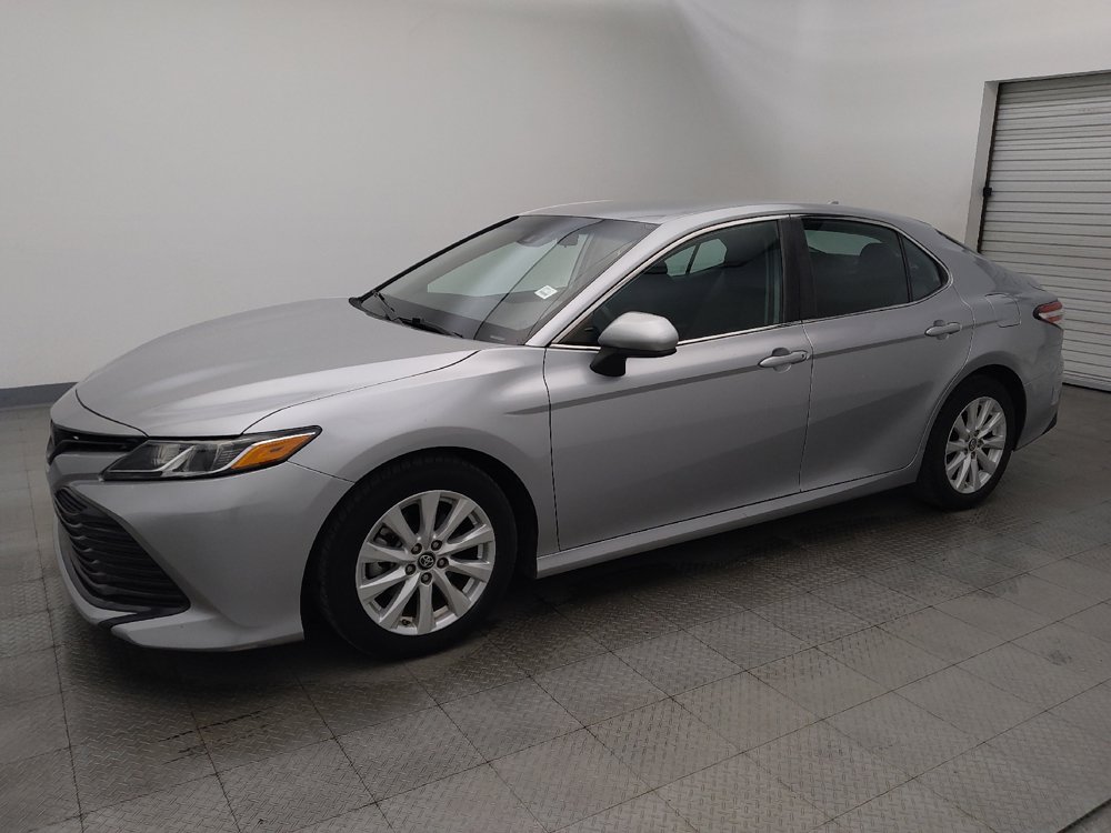 Used 2019 Toyota Camry LE image 2