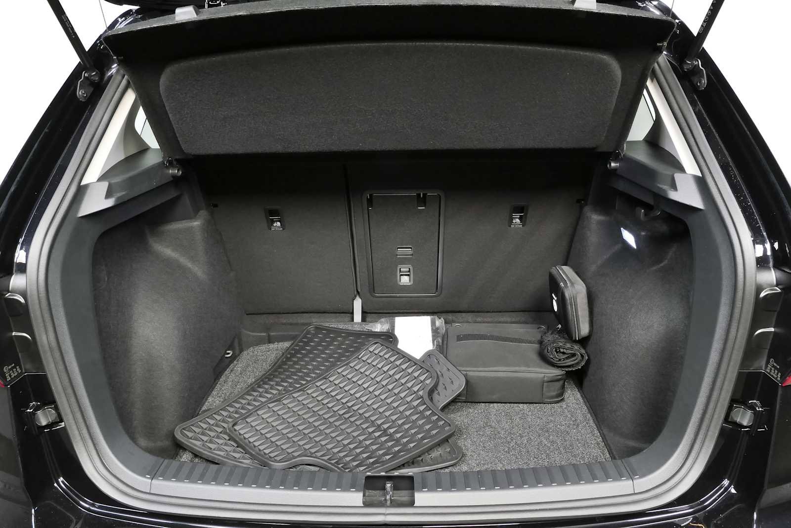 Certified 2024 Volkswagen Taos S FWD image 27