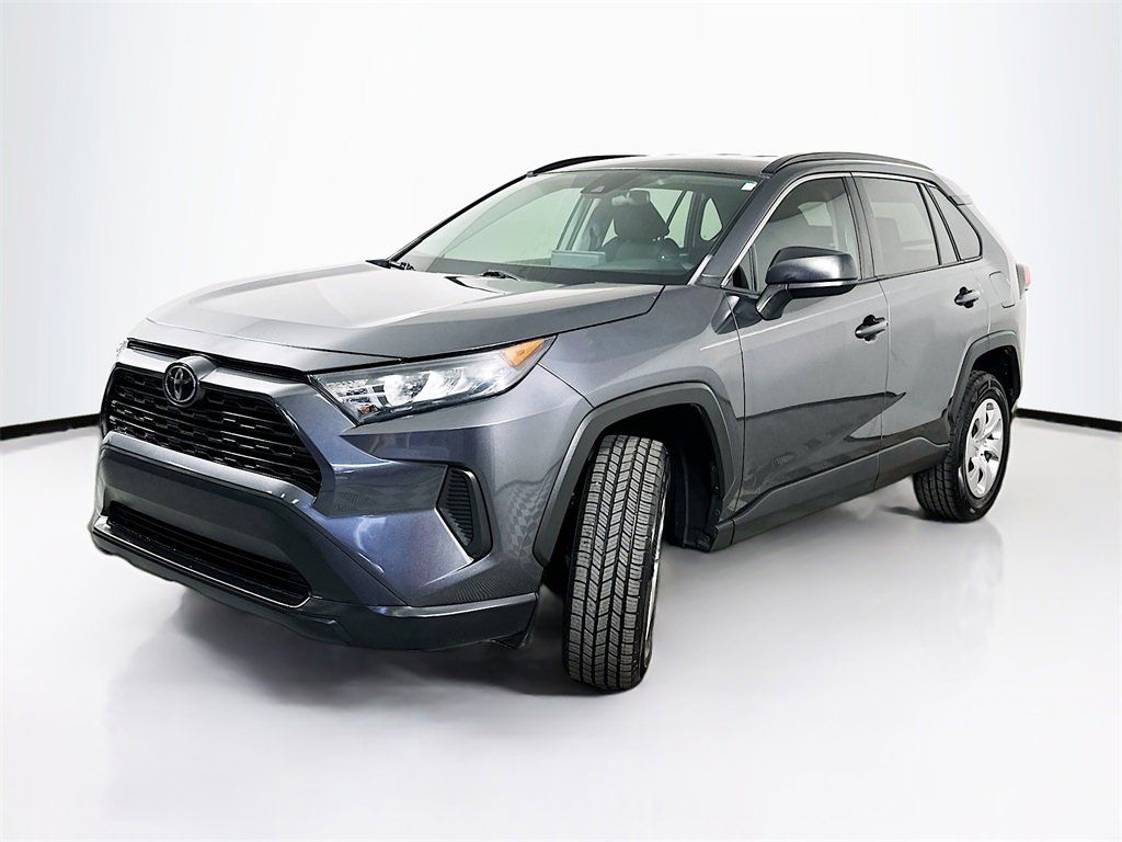 Used 2021 Toyota RAV4 LE image 2